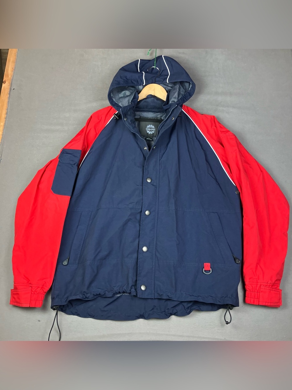 Seadoo Bombardier Men’s Size L Hooded Windbreaker Jacket Full Zip Navy & Red. In